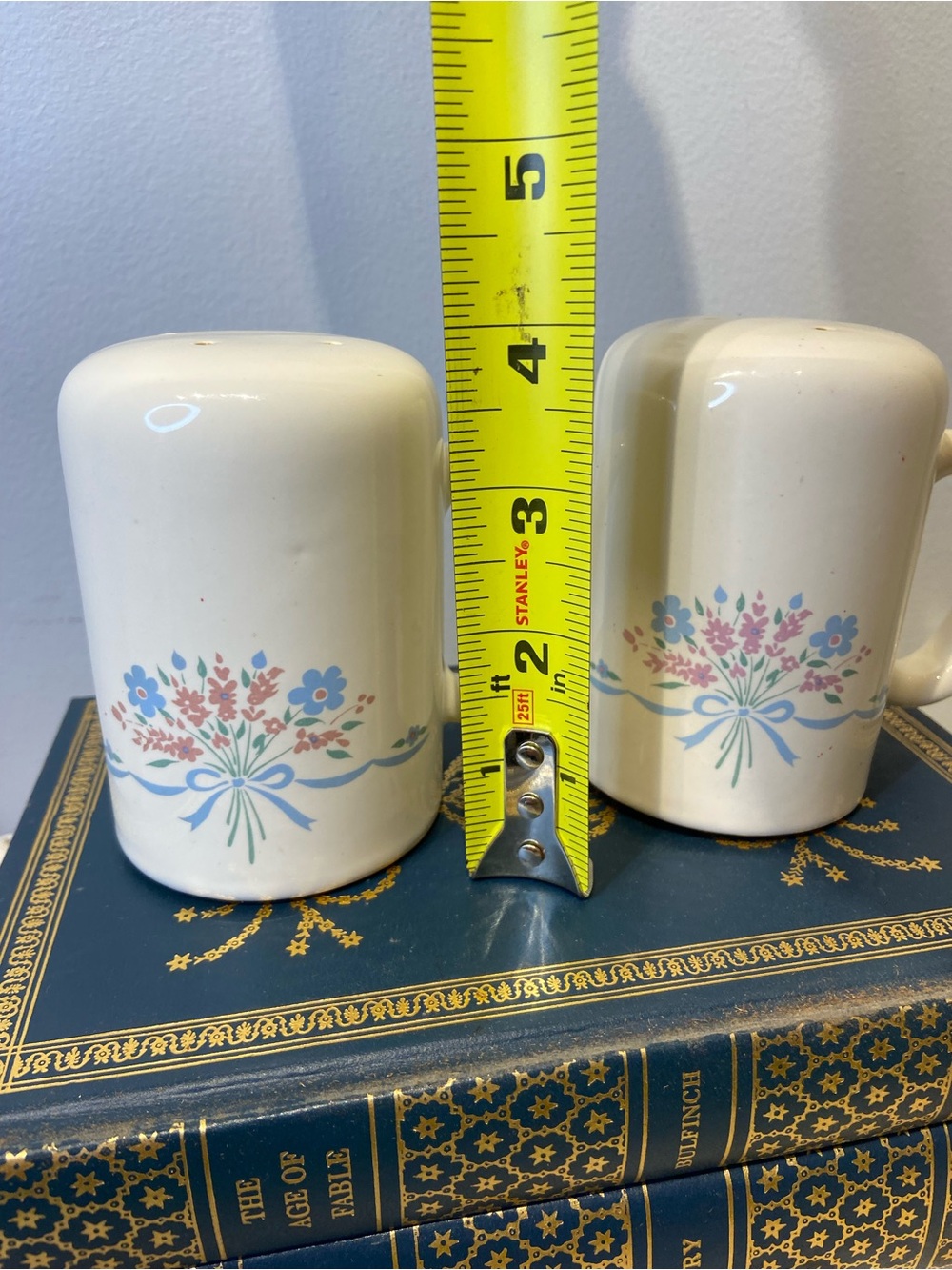 Vintage Ceramic Cottagecore Salt and Pepper - Picture 5 of 7